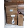 Image 3 : LOT DE 40+ HOUSSES DE COUSSINS ET CHANDELIERS DIVERS (VALEUR DÉTAIL: 900+$)
