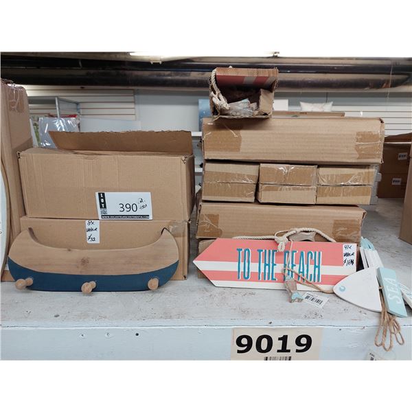 LOT DE 150+ DÉCO EN BOIS ASSORTIES (VALEUR DÉTAIL: 400+$)