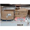 Image 1 : LOT DE 150+ DÉCO EN BOIS ASSORTIES (VALEUR DÉTAIL: 400+$)