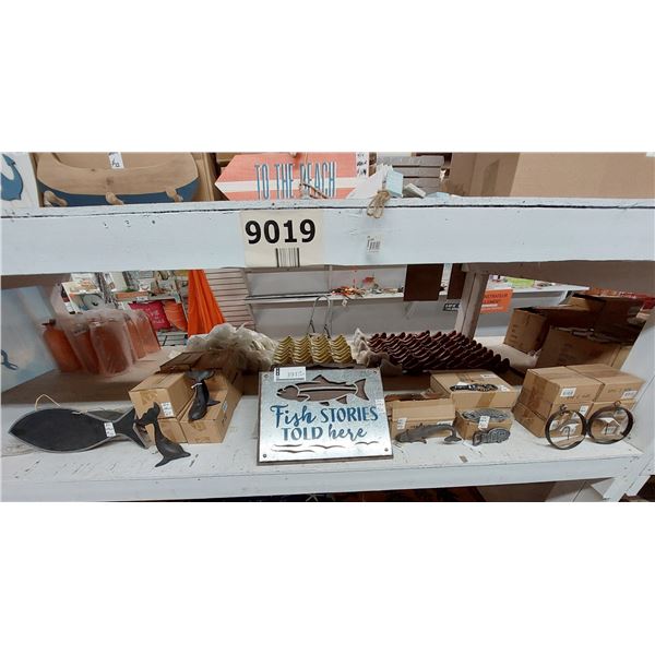 LOT DE 50+ ARTICLES DE DÉCO ASSORTIS (VALEUR DÉTAIL: 550+$)