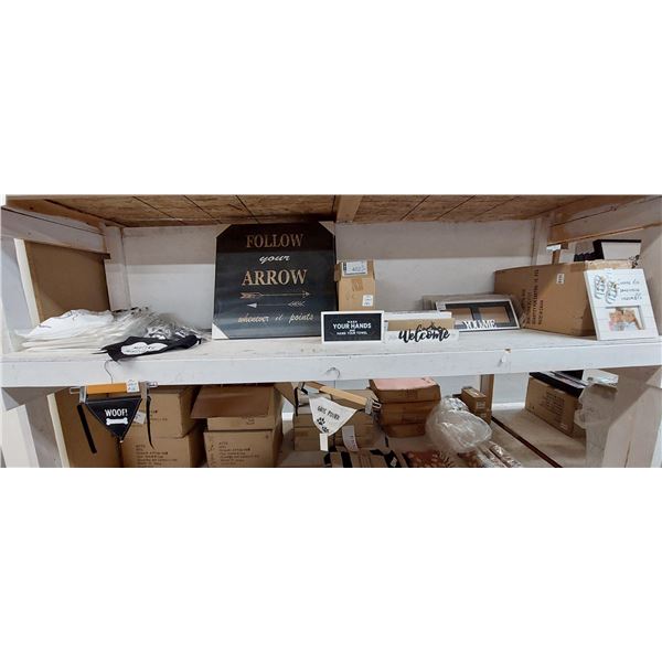 LOT DE 90+ ARTICLES DE DÉCO ASSORTIS (VALEUR DÉTAIL: 750+$)