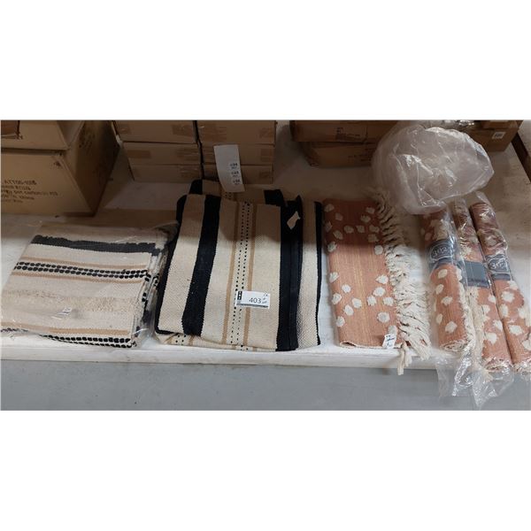 LOT DE 3 TAPIS ASSORTIS (VALEUR DÉTAIL: 300+$)