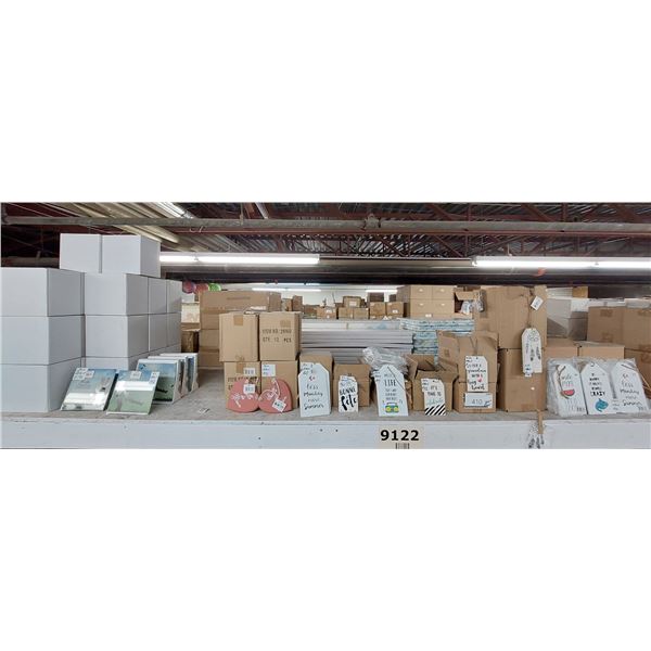 LOT DE 300+ DÉCORATIONS SUSPENDUES ASSORTIES (VALEUR DÉTAIL: 700+$)