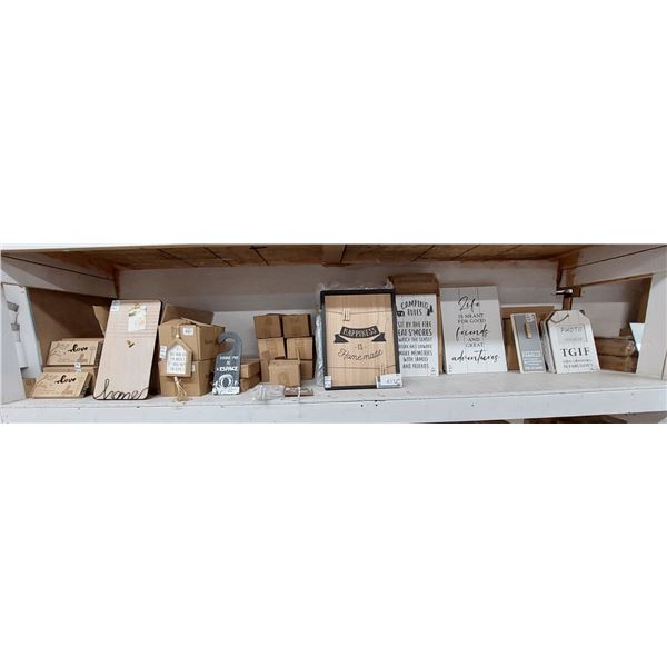 LOT DE 140+ ARTICLES DE DÉCO ASSORTIS (VALEUR DÉTAIL: 900+$)