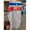 Image 1 : LOT DE 36 PAIRES DE RIDEAUX "HOCKEY" (VALEUR DÉTAIL: 1800$)
