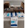 Image 1 : LOT DE 31 PAIRES DE RIDEAUX "HOCKEY" (VALEUR DÉTAIL: 1500$)