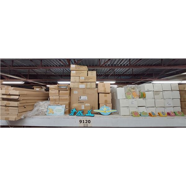 LOT DE 1300+ ARTICLES DE DÉCO ASSORTIS (VALEUR DÉTAIL: 4000+$)