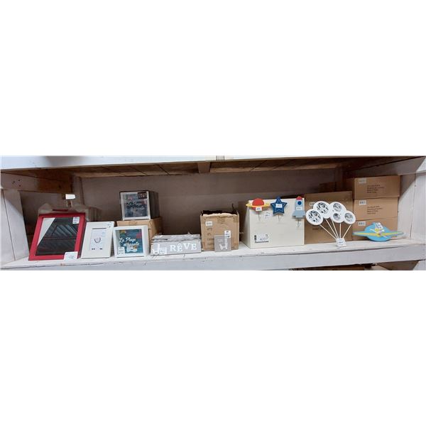 LOT DE 300+ ARTICLES DE DÉCO ASSORTIS (VALEUR DÉTAIL: 850+$)