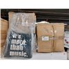 Image 2 : LOT DE 46 COUSSINS DÉCORATIFS "ITS MORE THAN MUSIC" (VALEUR DÉTAIL: 460$)