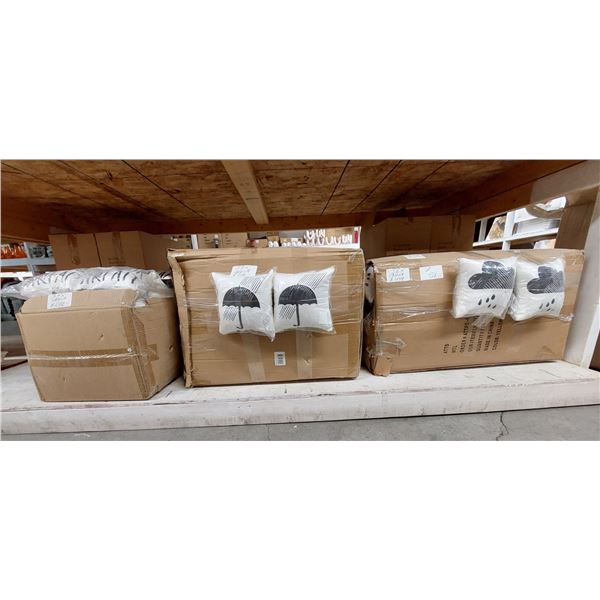 LOT DE 140+ PETITS COUSSINS DÉCO 8" X 8" (VALEUR DÉTAIL: 1200+$)