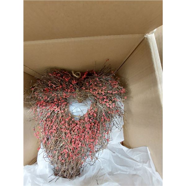 LOT DE 66 DÉCORATION MURALESEN CŒUR (VALEUR DÉTAIL: 1650$)