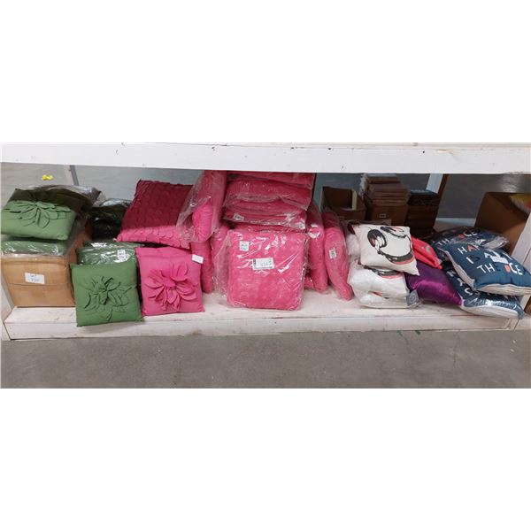 LOT DE 45+ COUSSINS DIVERS (VALEUR DÉTAIL: 600+$)