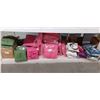 Image 1 : LOT DE 45+ COUSSINS DIVERS (VALEUR DÉTAIL: 600+$)
