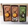 Image 2 : LOT DE 615 PORTE-CLÉ/ OUVRE BOUTEILLES "LETTRES" ASSORTIS (VALEUR DÉTAIL: 3075$)