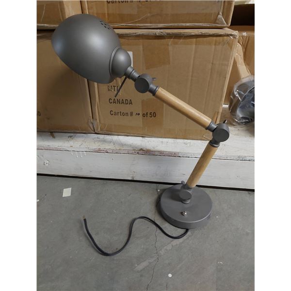 LOT DE 17 LAMPES  (VALEUR DÉTAIL: 390$)