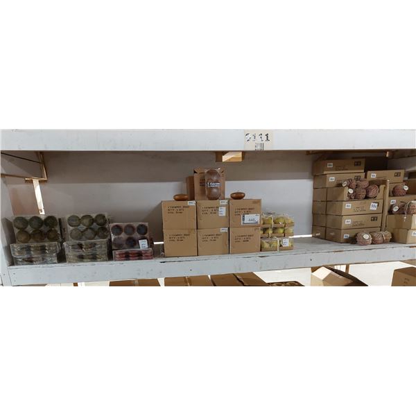 LOT DE 260+ CHANDELLES ASSORTIES (VALEUR DÉTAIL: 500+$)