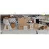 Image 2 : LOT DE 275+ ARTICLES DÉCO ASSORTIES (VALEUR DÉTAIL: 1500+$)
