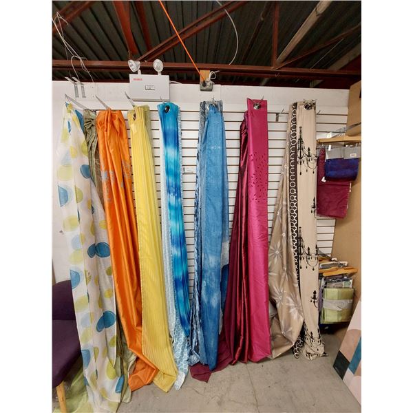 LOT DE 20+ DRAPPERIES ASSORTIES (VALEUR DÉTAIL: 400+$)