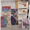 Image 1 : LOT DE 28 IMPRIMÉS SUR TOILES ASSORTIS (VALEUR DÉTAIL: 1400+$)
