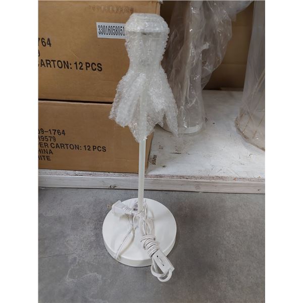LOT DE 36 LAMPES DE TABLES (SANS ABATS JOUR) (VALEUR DÉTAIL: 400+$)