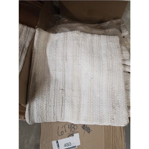 LOT DE 48 COUSSINS 18”X18” (VALEUR DE 300+$)