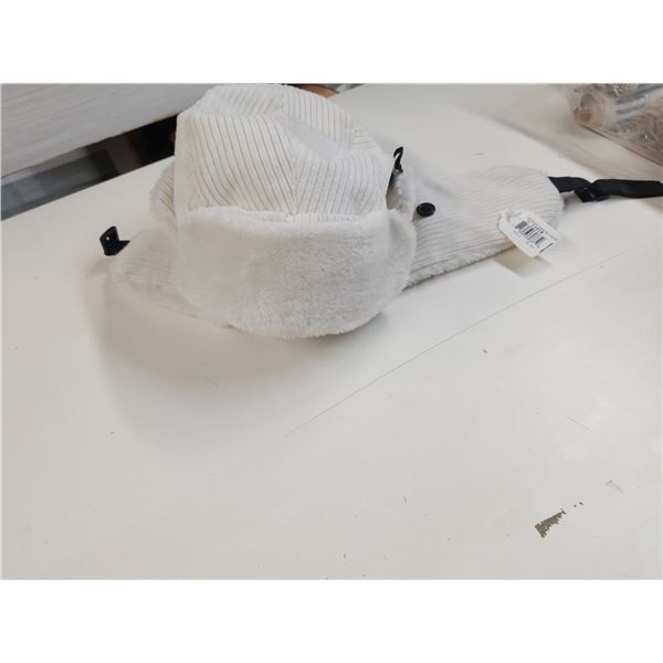 LOT DE 75+ CHAPEAUX D'HIVER GR. P-L (VALEUR DE 750+$)