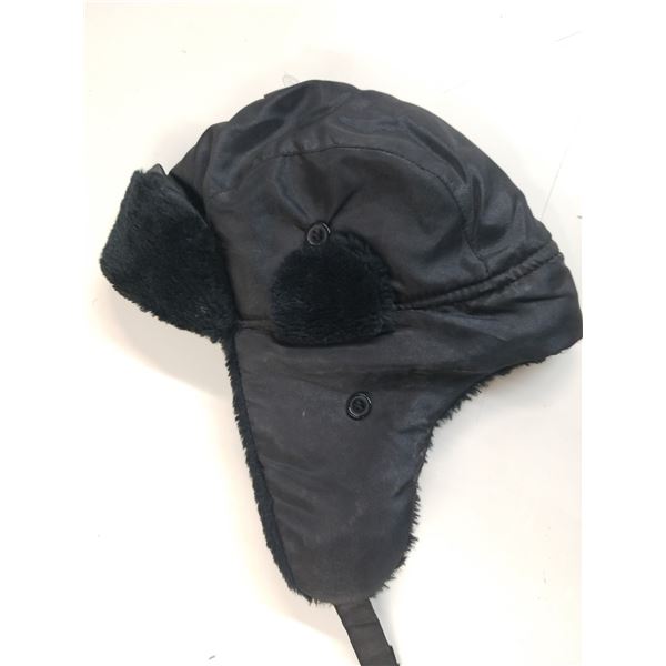 LOT DE 55+ CHPEAUX D'HIVER GR. M (VALEUR DE 550+$)