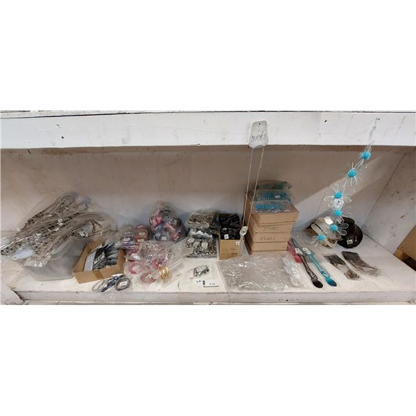 LOT DE 400+ BIJOUX ASS (VALEUR DE 800+$)