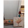 Image 3 : LOT DE 15 + ARTICLES DE DECORATION ASS.MASQUES ET 4 POCHETS (VALEUR DE 150+$)