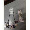 Image 1 : LOT DE 200+ BIJOUX ASS. EX.60+-COLLIERS / 140+ BOUCLES D'OREILLES (VALEUR DE 400+$)