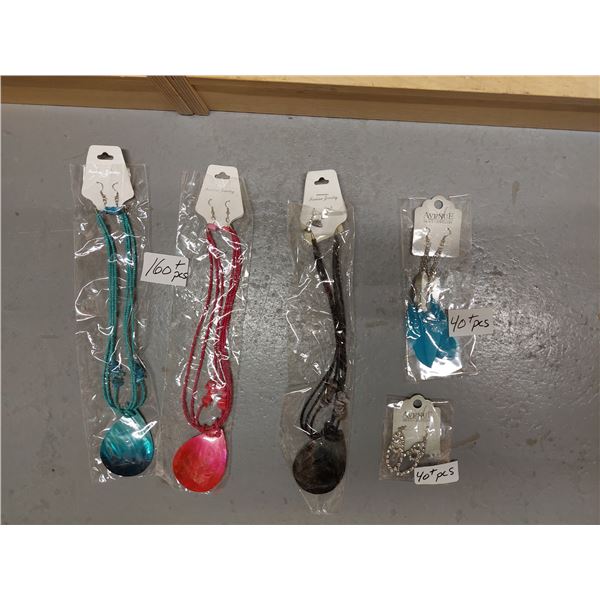 LOT DE 250+ BIJOUX ASS.VOIR PHOTO (VALEUR DE 500+$)