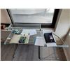 Image 1 : TABLE DE TRAVAIL 59”X24”