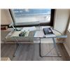 Image 2 : TABLE DE TRAVAIL 59”X24”