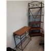Image 1 : LOT DE 2 ÉTAGÈRES ASSORTIES