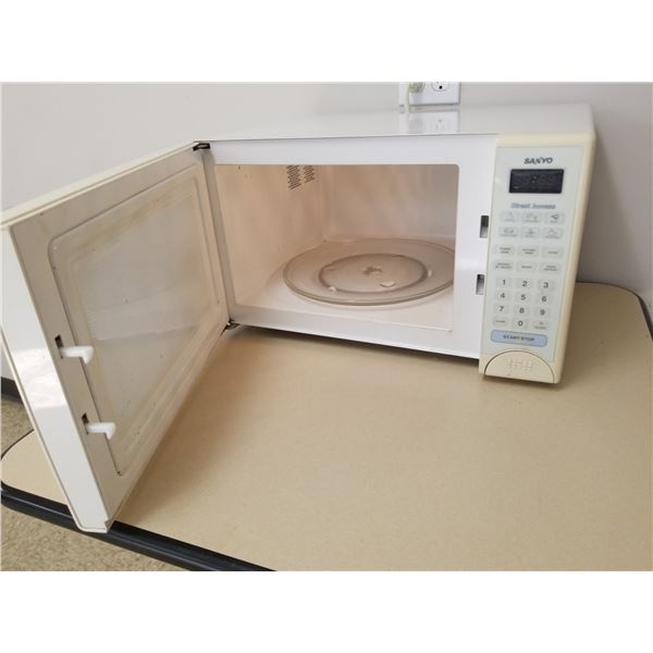 LOT DE 3 MICRO-ONDES ASSORTIS