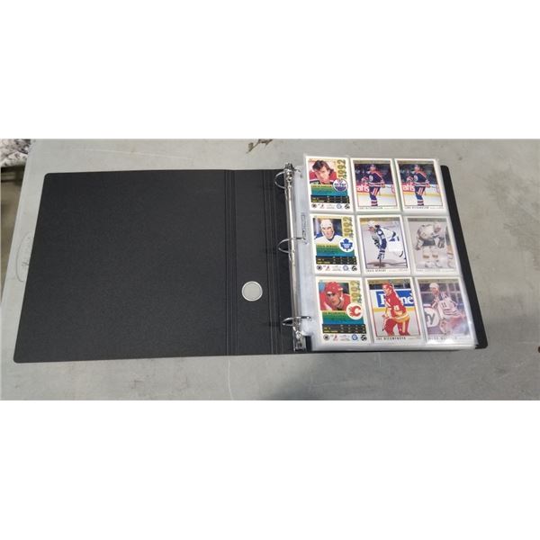 BINDER OF 1992 O=PEE-CHEE PREMIER HOCKEY CARDS, APPROX. 400 CARDS