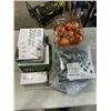 Image 1 : CHRISTMAS LIGHTS AND DECORATIVE BALLS