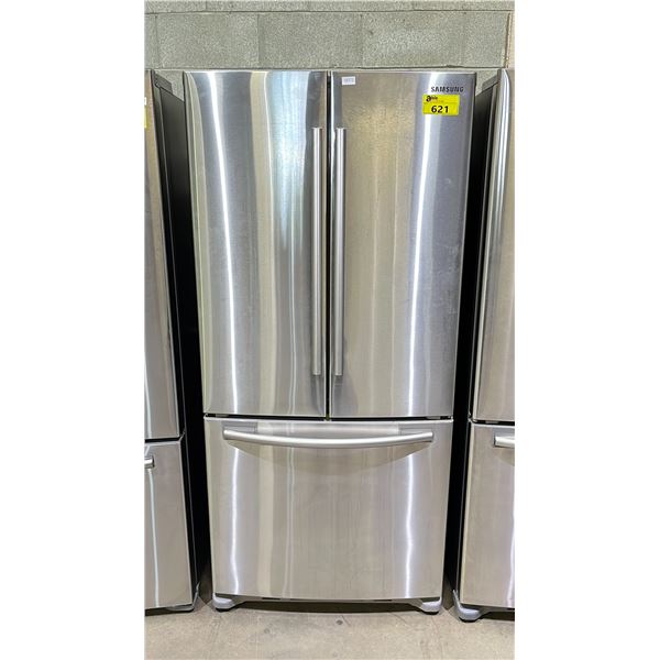 SAMSUNG RF197ACRS 32"W STAINLESS STEEL DOUBLE DOOR BOTTOM FREEZER REFRIGERATOR