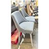 Image 2 : PAIR OF GREY UPHOLSTERED COUNTER STOOLS - 24"H TO SEAT