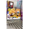 Image 5 : SHELF OF ASSORTED ITEMS INCLUDING; BARBIE JEWELRY BOXES, STAR WARS YOUNG JEDI ADVENTURES LYS SOLAY