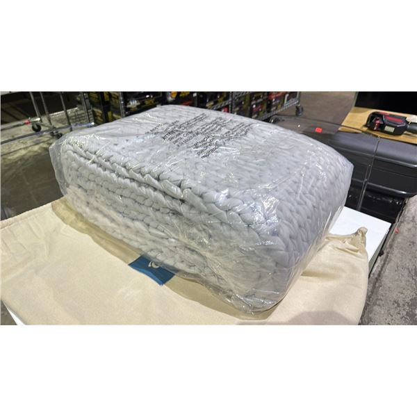 *NEW* QUIETLY 17LBS MODERATE PRESSURE WEIGHTED BLANKET
