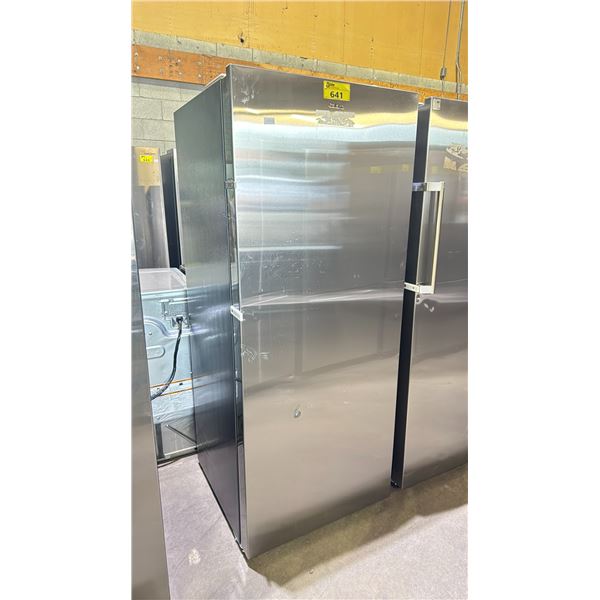 GALANZ GLF16US2E23 28"W STAINLESS STEEL HOUSEHOLD REFRIGERATOR * HANDLES DETHATCHED *