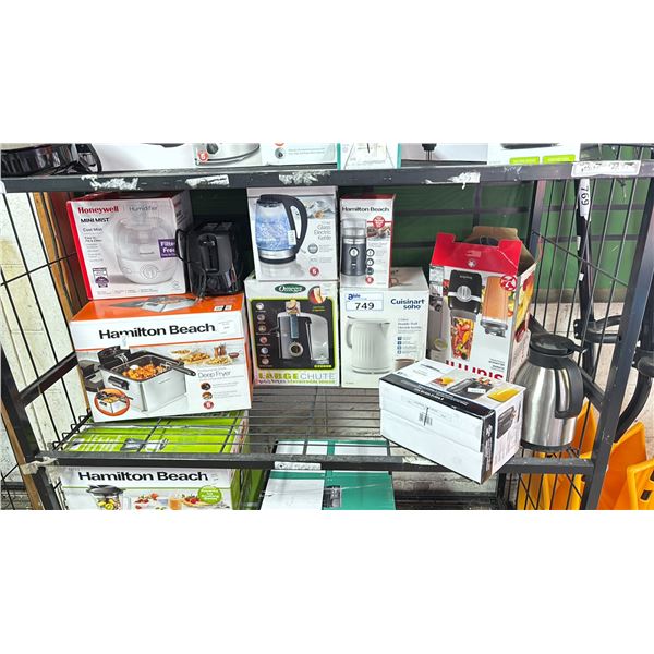SMALL APPLIANCES INCLUDING COOL MIST HUMIDIFIER, PAIR OF 2 SLICE TOASTERS, ELECTRIC GLASS KETTLE,
