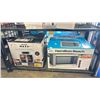 Image 1 : HAMILTON BEACH STAINLESS STEEL 1.1 CU. FT. MICROWAVE OVEN & 26 QUART DIGITAL AIR FRYER OVEN