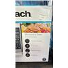 Image 3 : HAMILTON BEACH STAINLESS STEEL 1.1 CU. FT. MICROWAVE OVEN & 26 QUART DIGITAL AIR FRYER OVEN