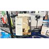 Image 2 : SMALL APPLIANCES INCLUDING A OSCILLATING FAN, FLOOR LAMP WITH READING LAMP, 2 SLICE TOASTER,