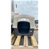 Image 2 : BLACK/BROWN DOG HOUSE