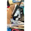 Image 2 : GAYLORD OF ASSORTED ITEMS INCLUDING; PICTURE FRAMES, 3 DRAWER ORGANIZER, WALL DECOR & MORE