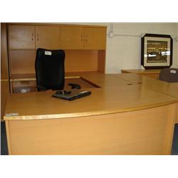 Maple Executive U-Shaped Suite W/storage Cabinets