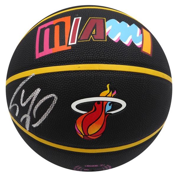 SHAQUILLE ONEAL SIGNED MIAMI HEAT BASKETBALL